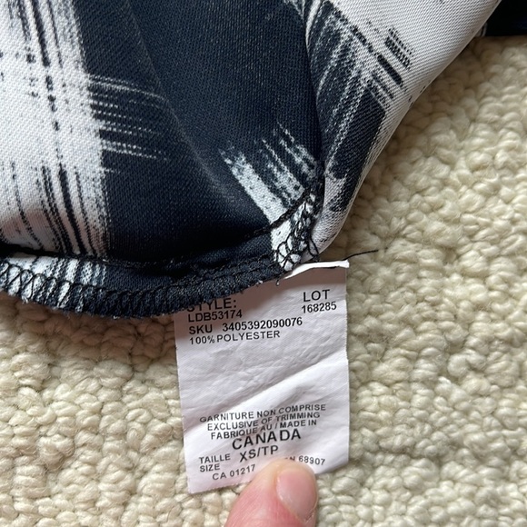 Le Chateau Black & White Sleeveless Top Size XS - Picture 7 of 10